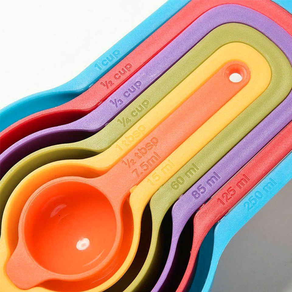 Plastic Measuring Spoons. 6 Piece Set.